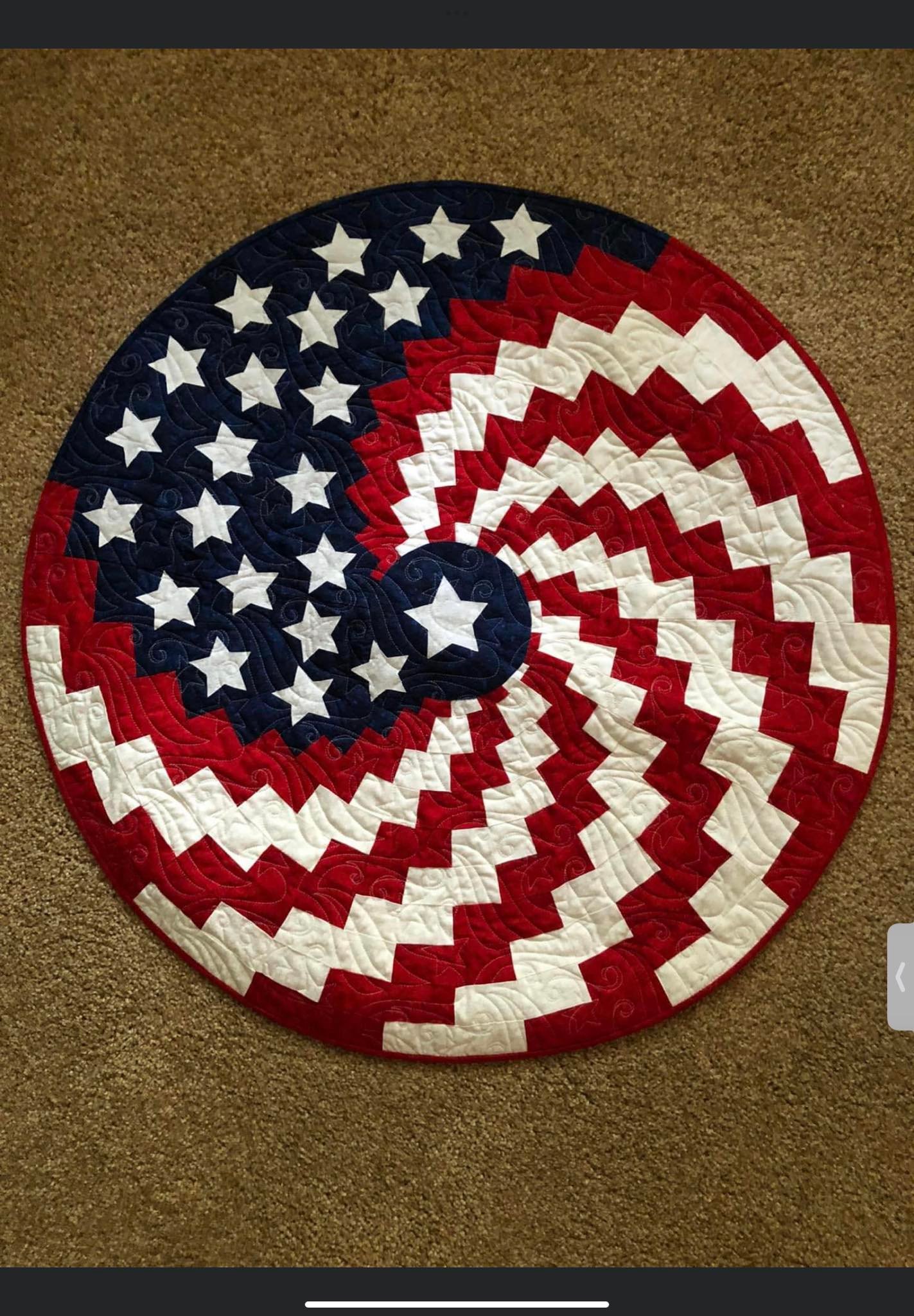 Circular patriotic flag quilt
